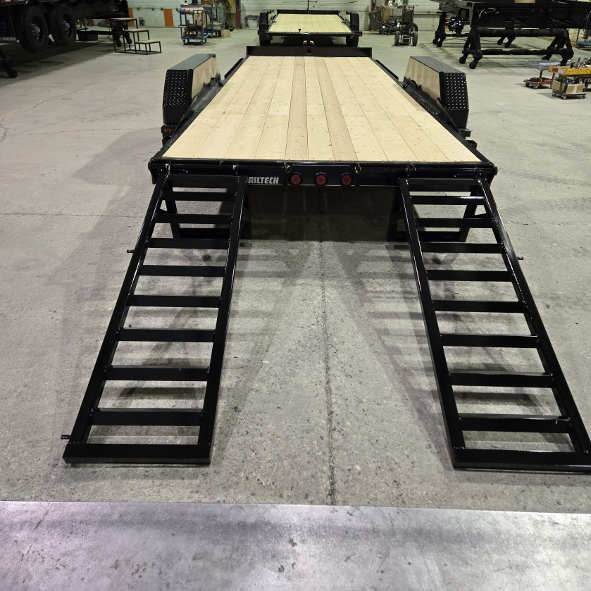 Flat Deck 20' with Ramps